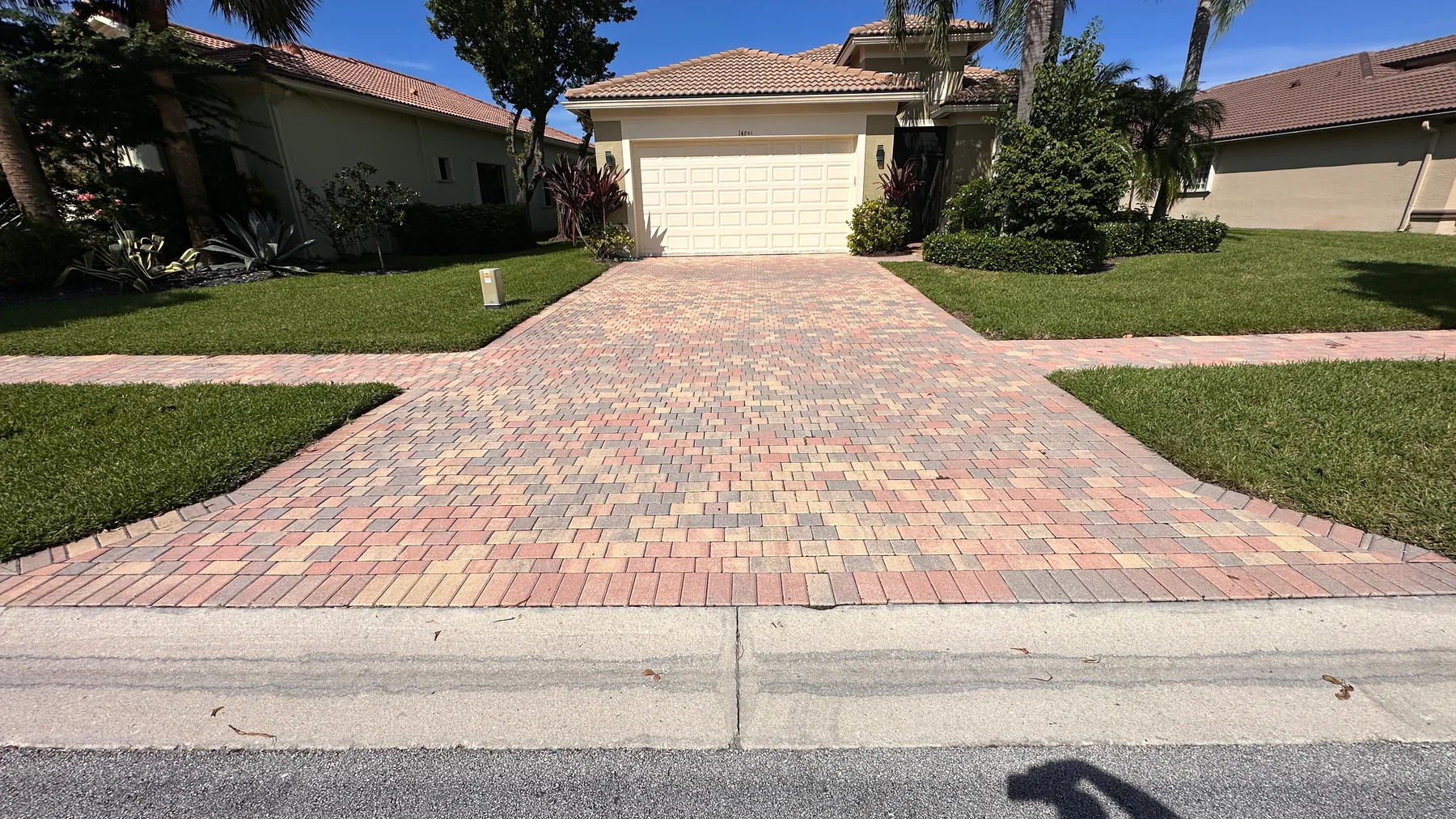 Completed Delray Beach paver driveway after damaged edge pavers were repaired